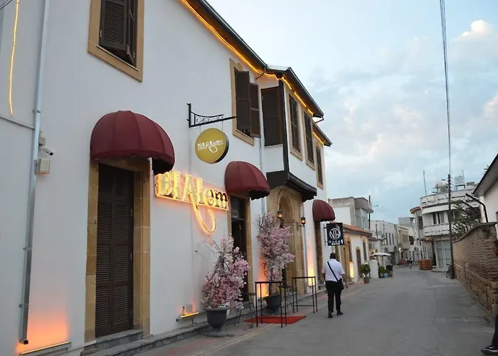 Nagas & Restaurant At Historical Part Of Готель *