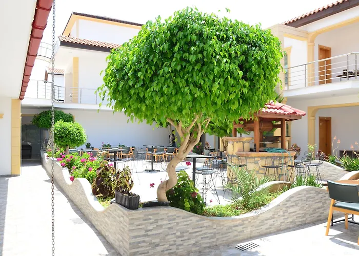 Nagas & Restaurant At Historical Part Of * Нікосія